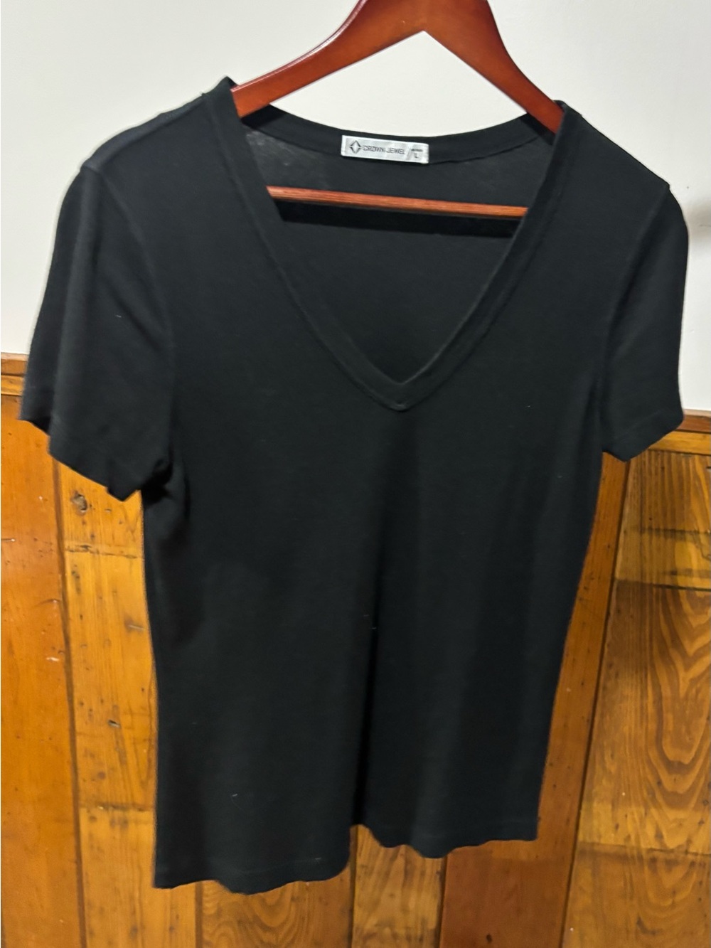 Crown Jewel V neck short sleeve